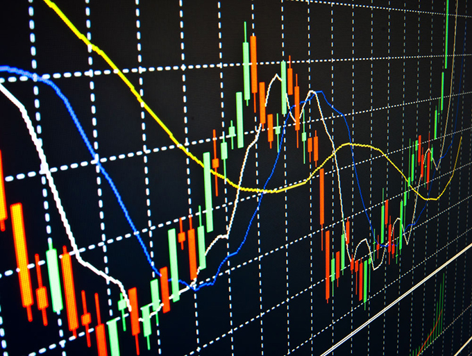 A股午评 | 创业板指半日涨0.91% 沪指挑战前高 银行、券商等金融板块表现强劲